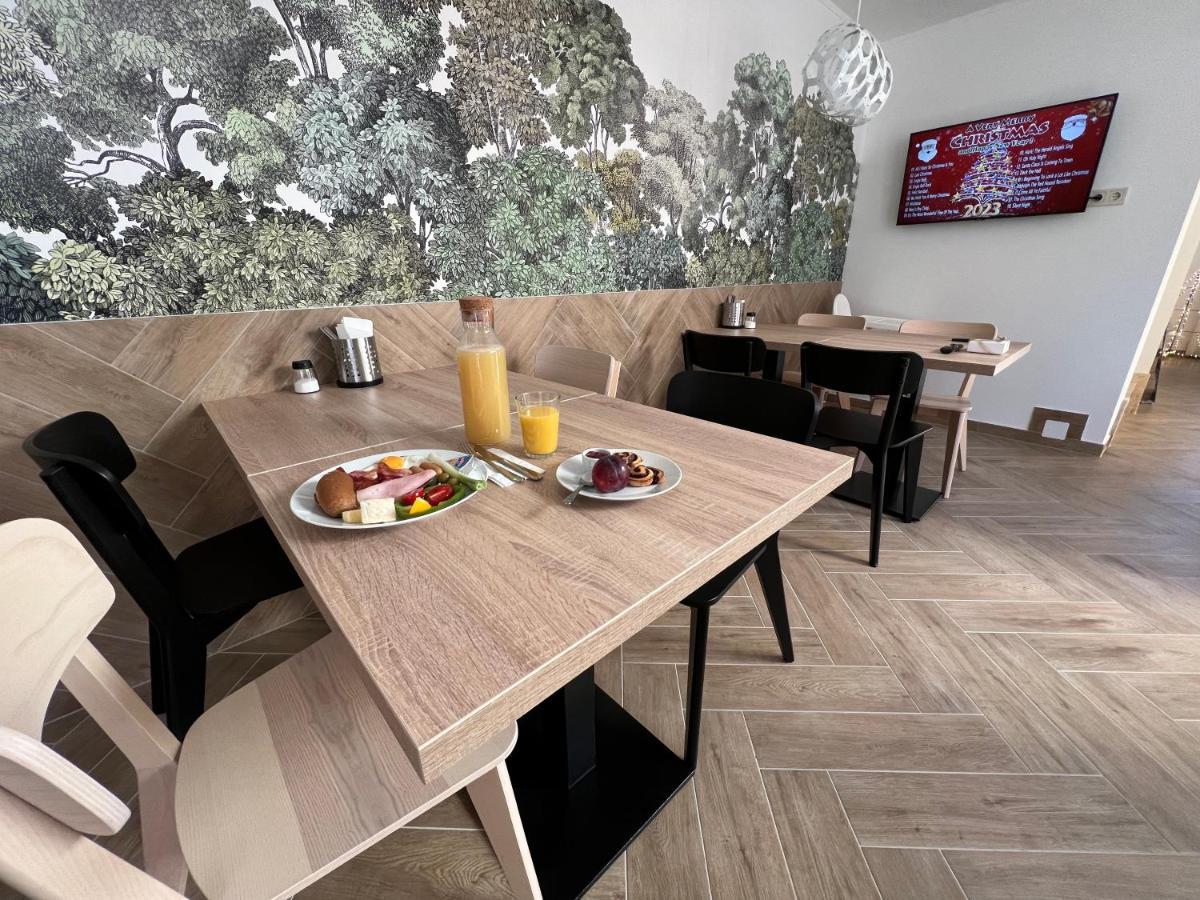 H11 Rooms Esztergom Exterior photo
