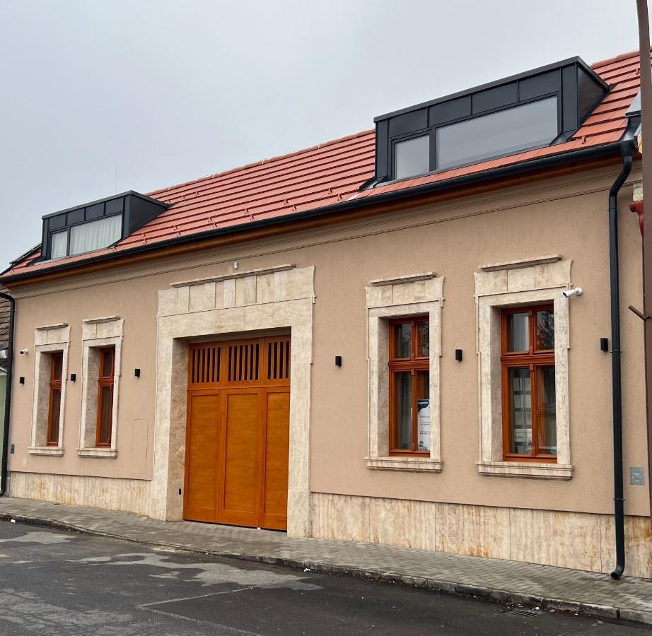 H11 Rooms Esztergom Exterior photo