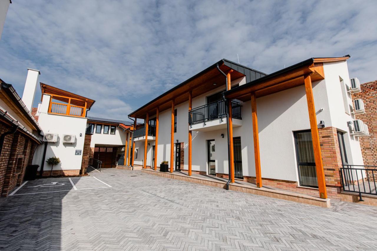 H11 Rooms Esztergom Exterior photo