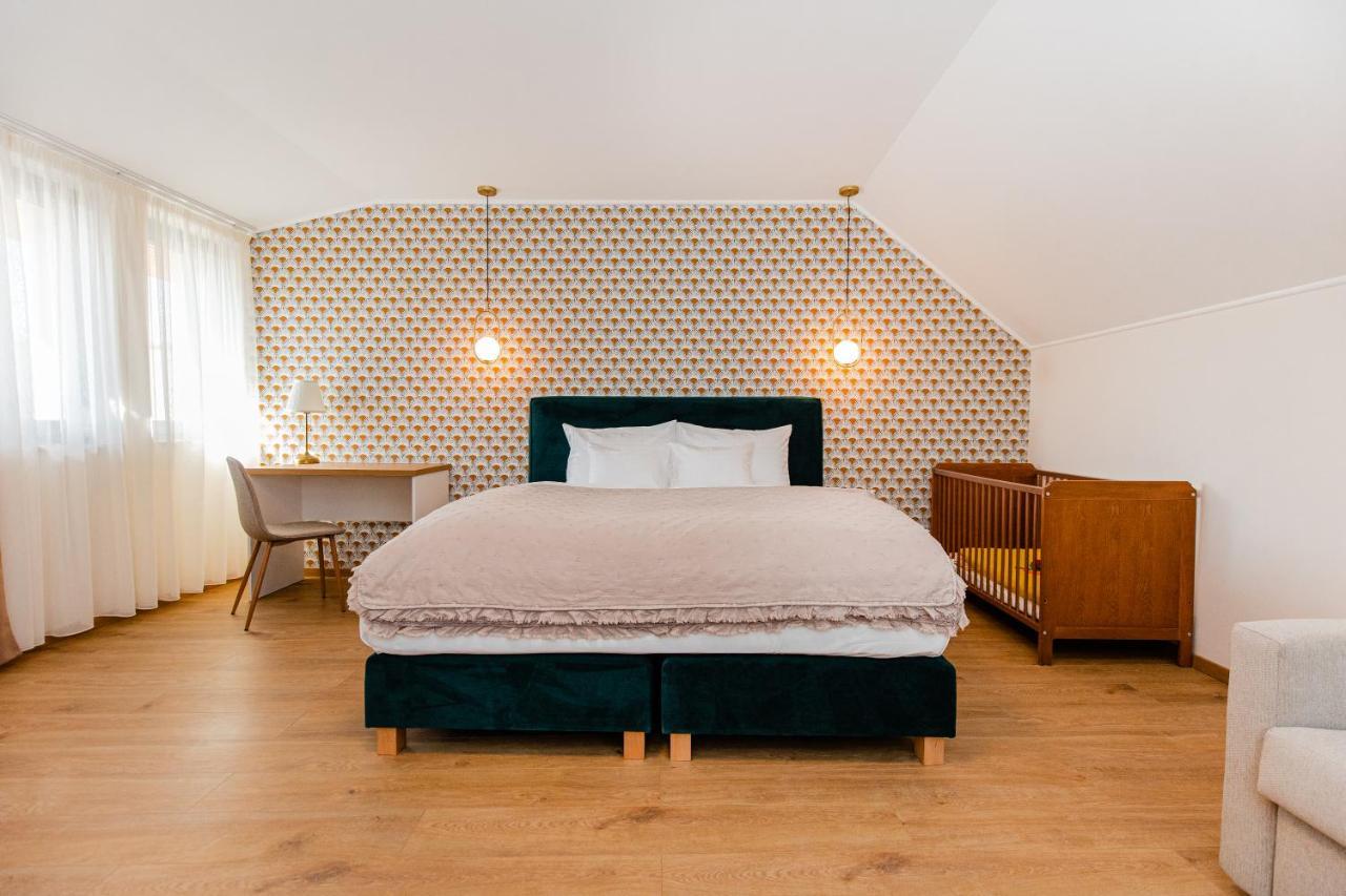 H11 Rooms Esztergom Exterior photo